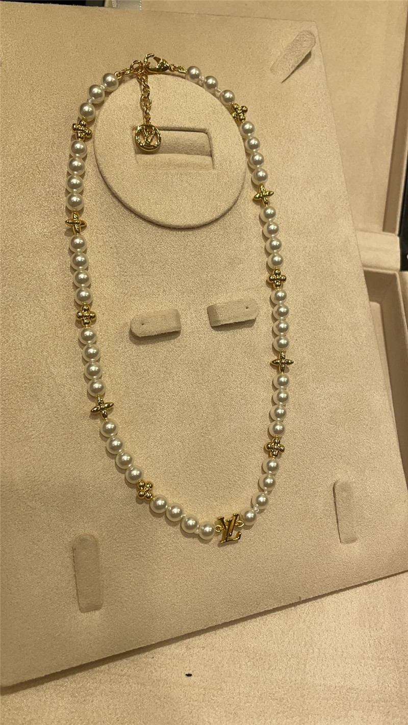 l0vis Vvtt0n lv green gold flower pearl necklace