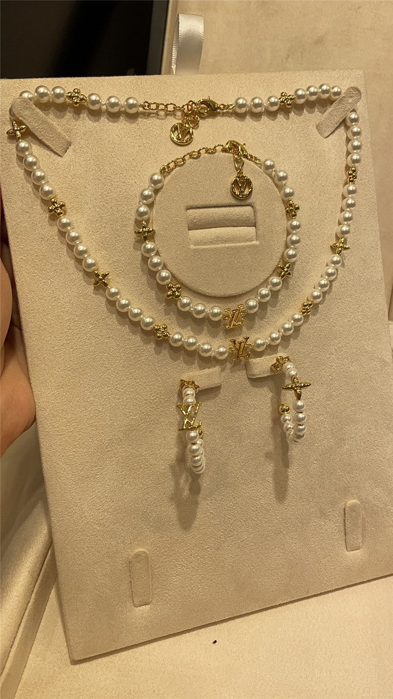 l0vis Vvtt0n lv green gold flower pearl necklace