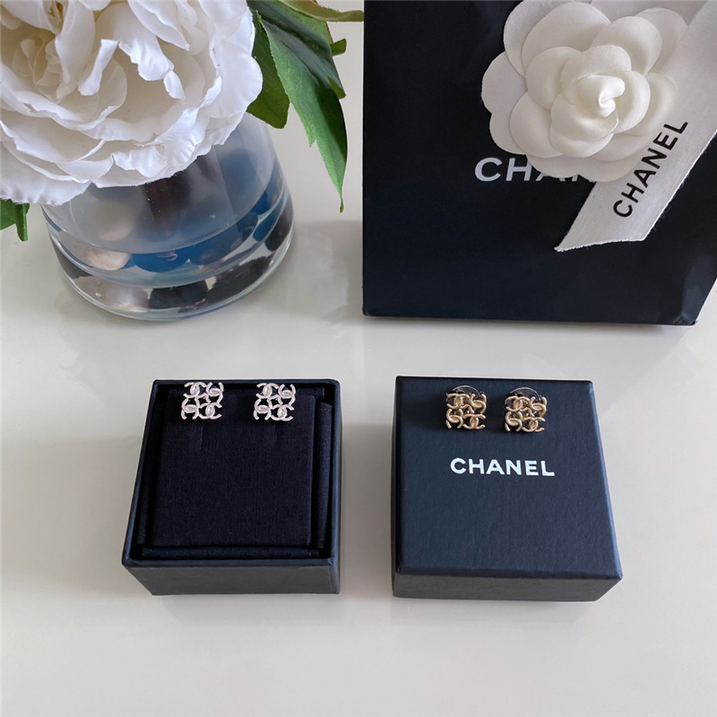 Ch**el 4 double c logo stitching earrings