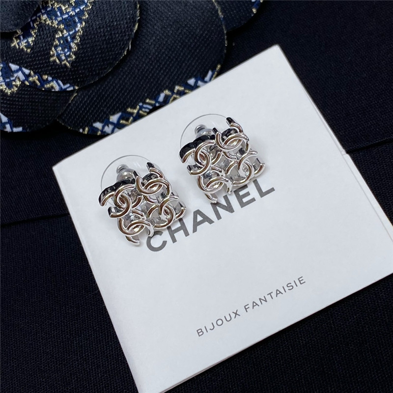 Ch**el 4 double c logo stitching earrings