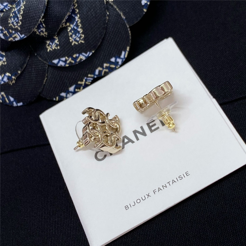 Ch**el 4 double c logo stitching earrings