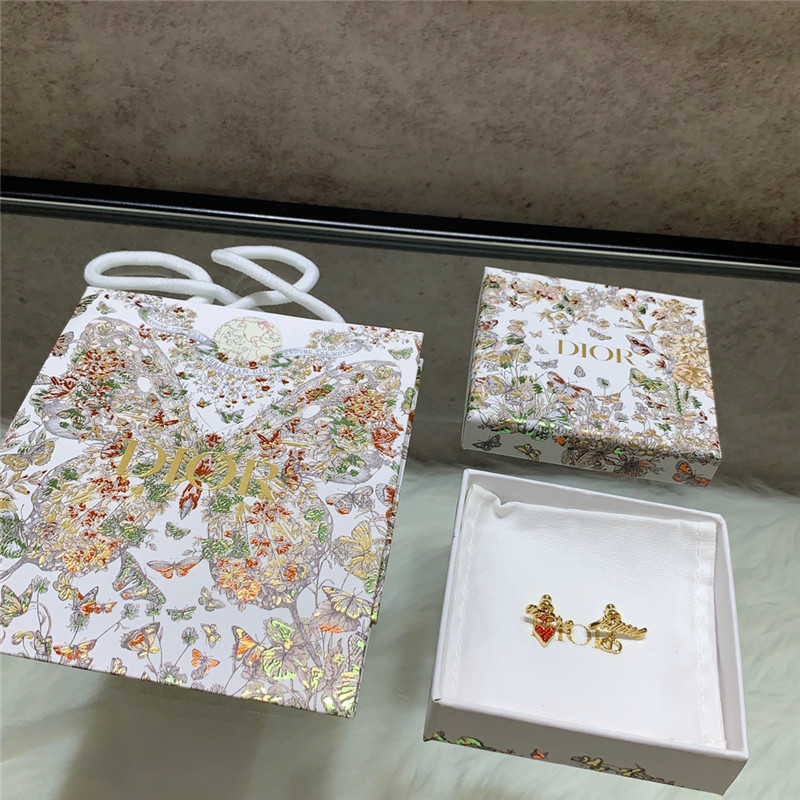 D10r red heart letter earrings