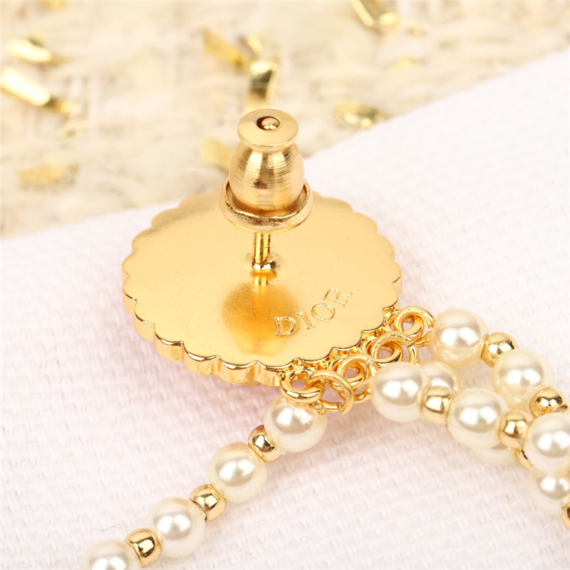 D10r glass beads pearl earrings