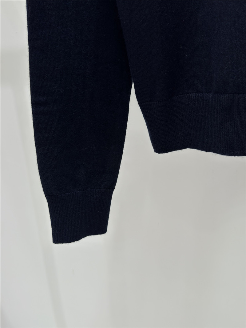 Va1e*ntin0 knitted round neck long sleeve replica clothing sites