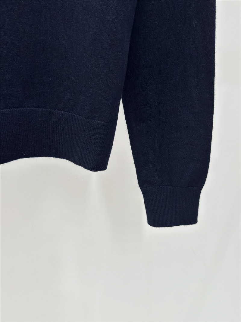 Va1e*ntin0 knitted round neck long sleeve replica clothing sites