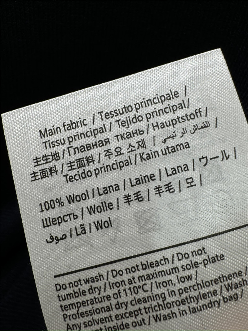 Va1e*ntin0 knitted round neck long sleeve replica clothing sites