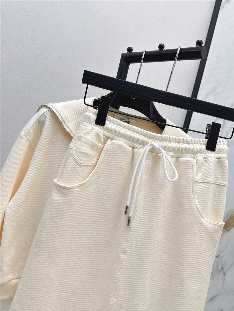 Ce1i*e exquisite leisure suit replica clothing sites