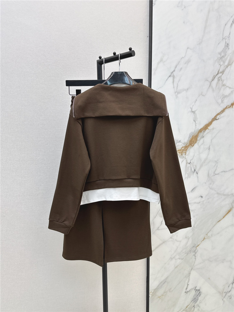 Ce1i*e exquisite leisure suit replica clothing sites