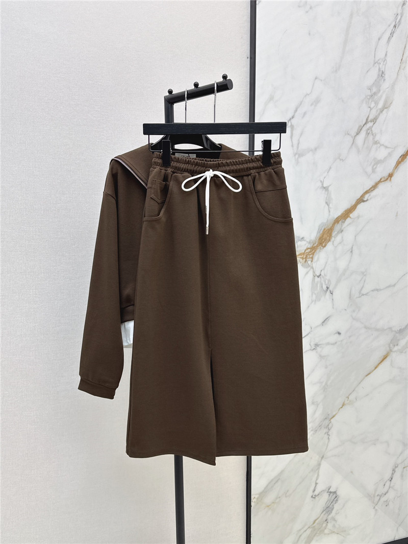 Ce1i*e exquisite leisure suit replica clothing sites