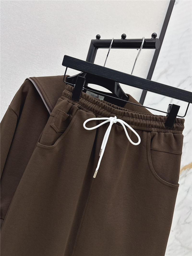 Ce1i*e exquisite leisure suit replica clothing sites