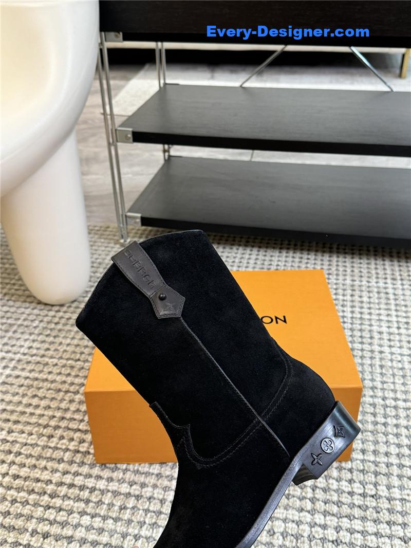 l0vis Vvtt0n lv rider boot in suede