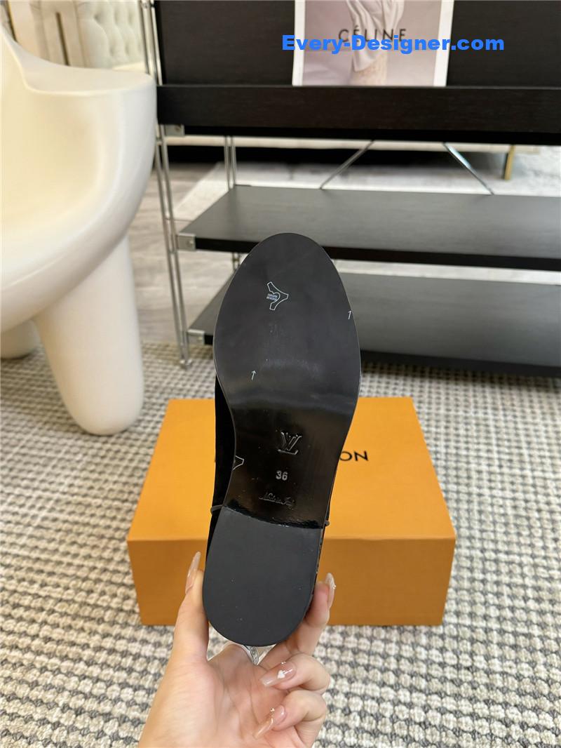 l0vis Vvtt0n lv rider boot in suede