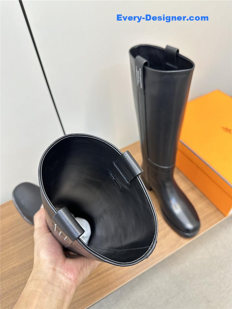 H**me5 horse boot in black