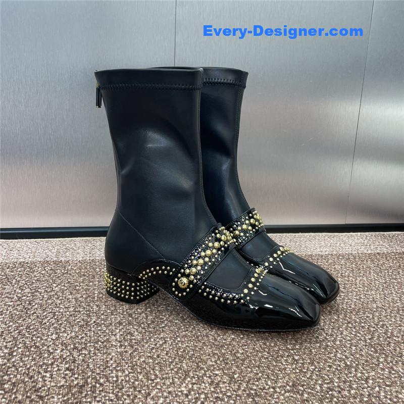 D10r women’s belle-d heeled ankle boot in black