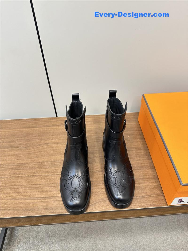 H**me5 buckles leather embroidered ankle boots