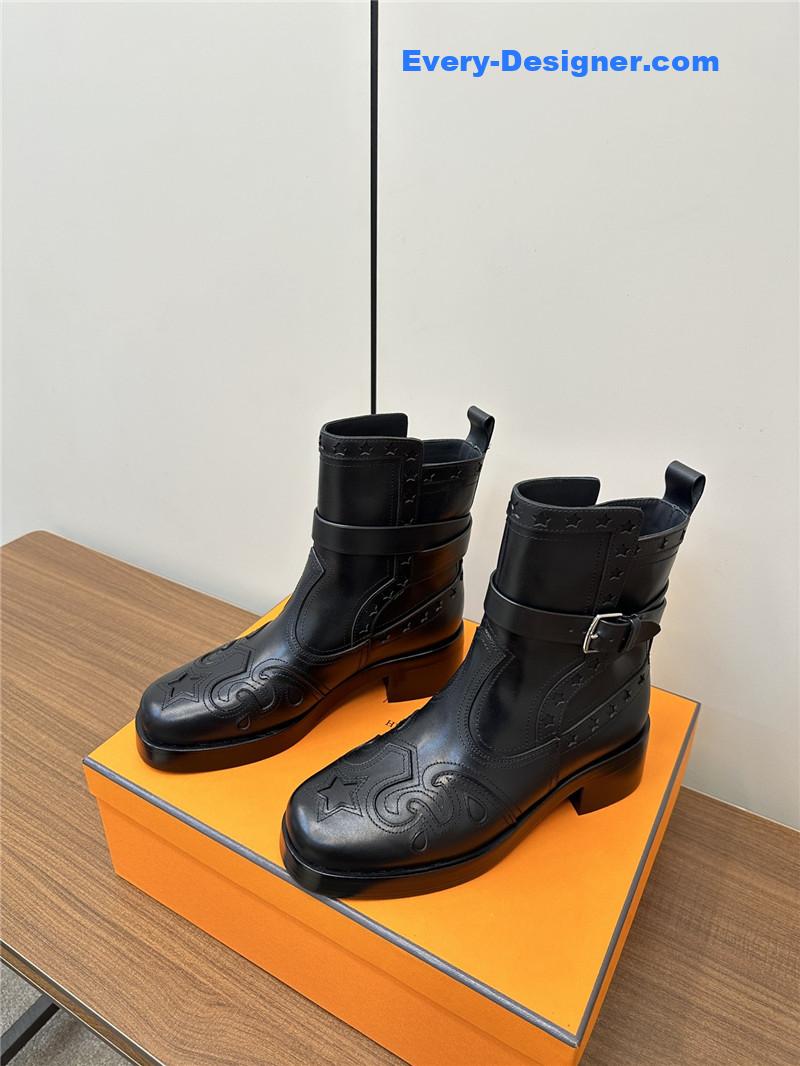 H**me5 buckles leather embroidered ankle boots