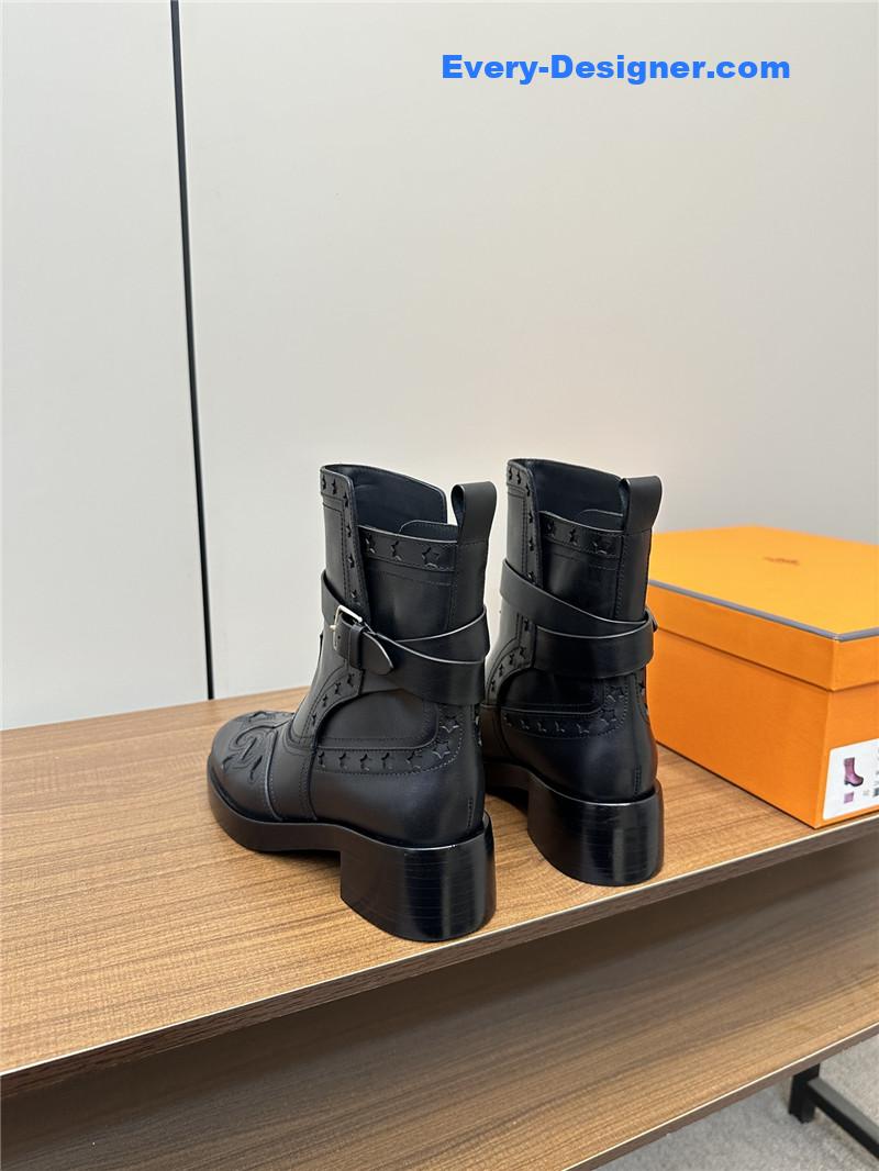 H**me5 buckles leather embroidered ankle boots