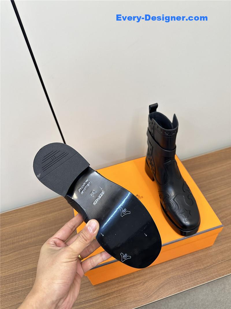 H**me5 buckles leather embroidered ankle boots