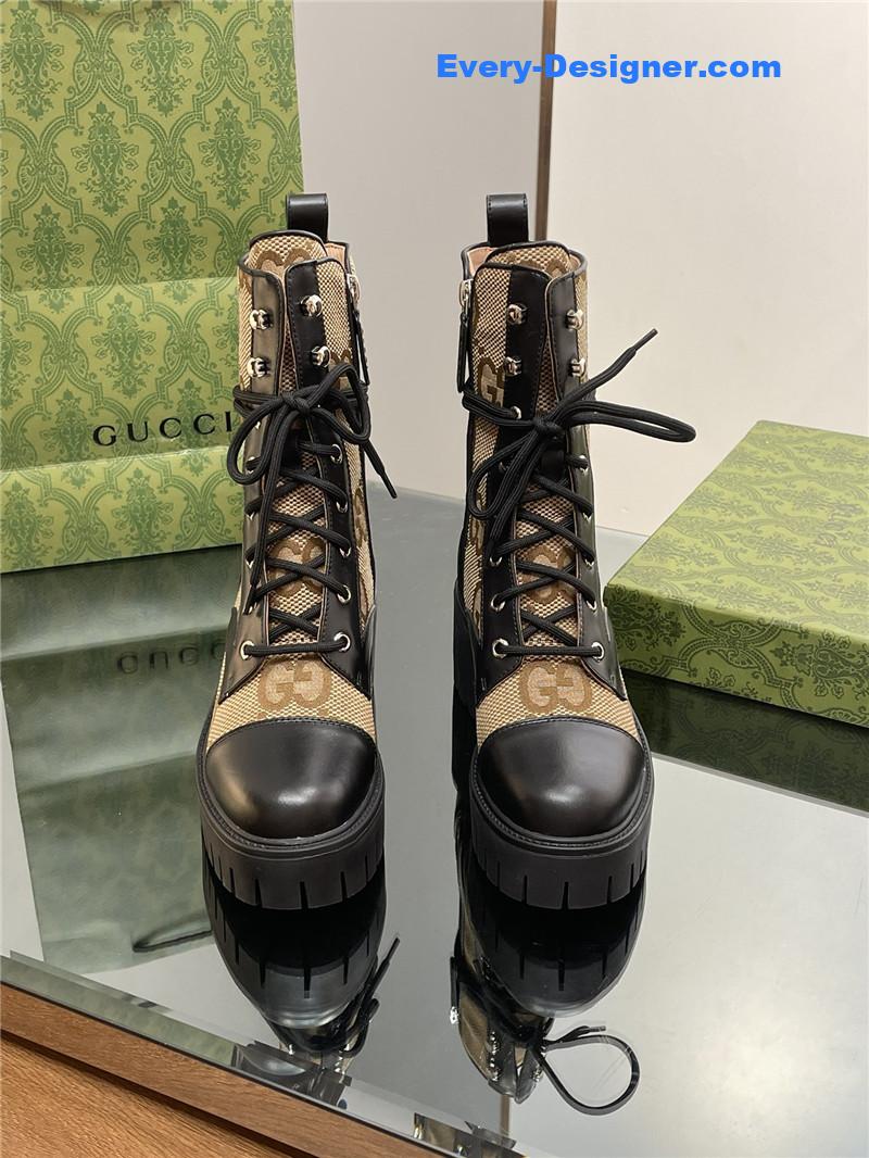 Gvc*1 gg logo quilted combat boots in beige