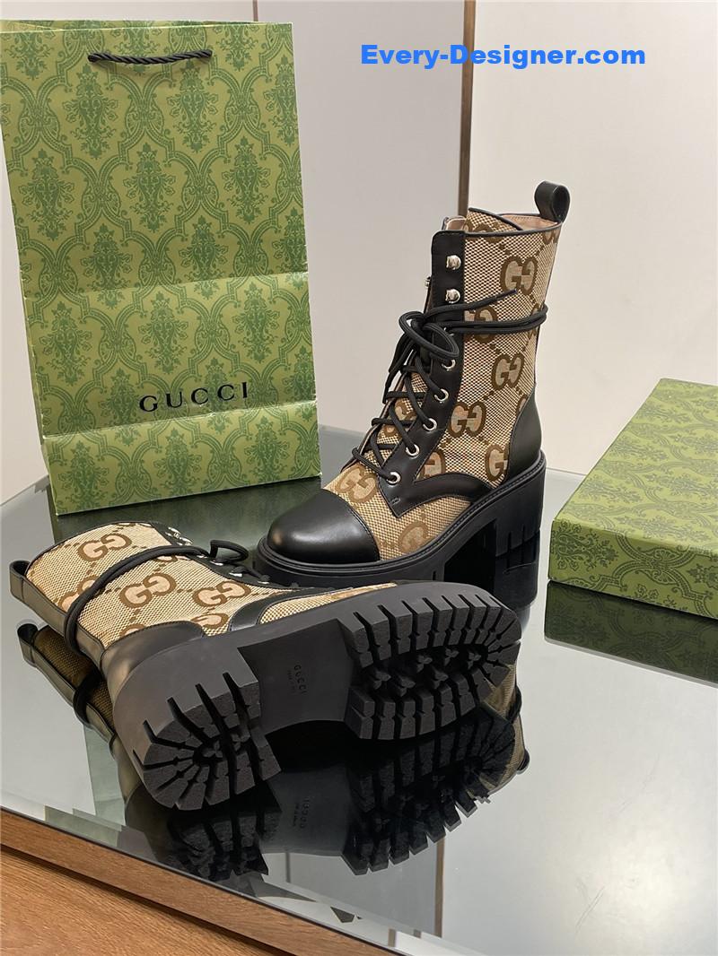 Gvc*1 gg logo quilted combat boots in beige