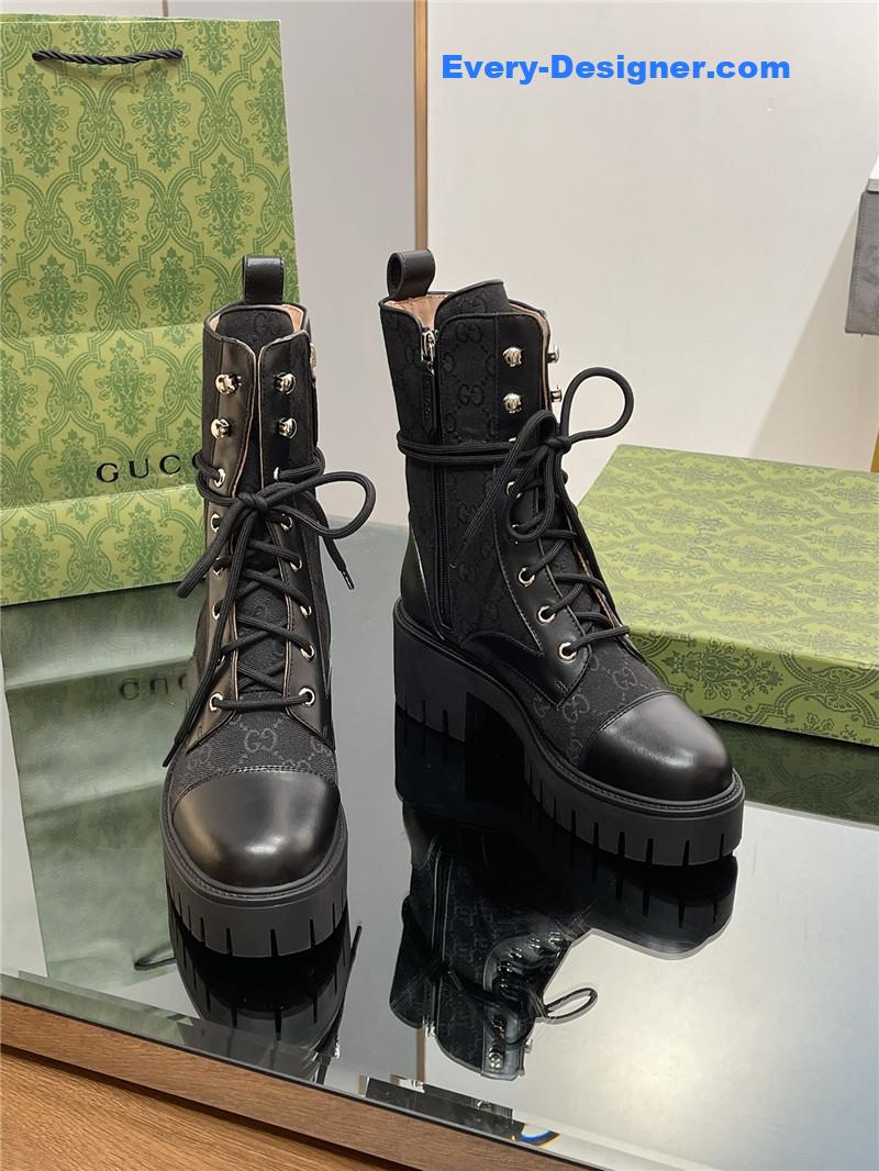 Gvc*1 gg logo quilted combat boots in black