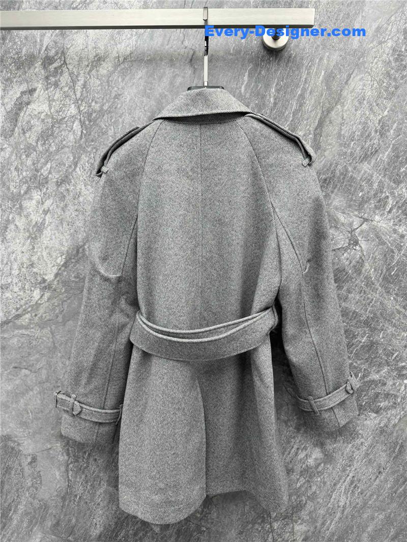 Bv*b*rry lapel long-sleeved trench coat replica clothing sites