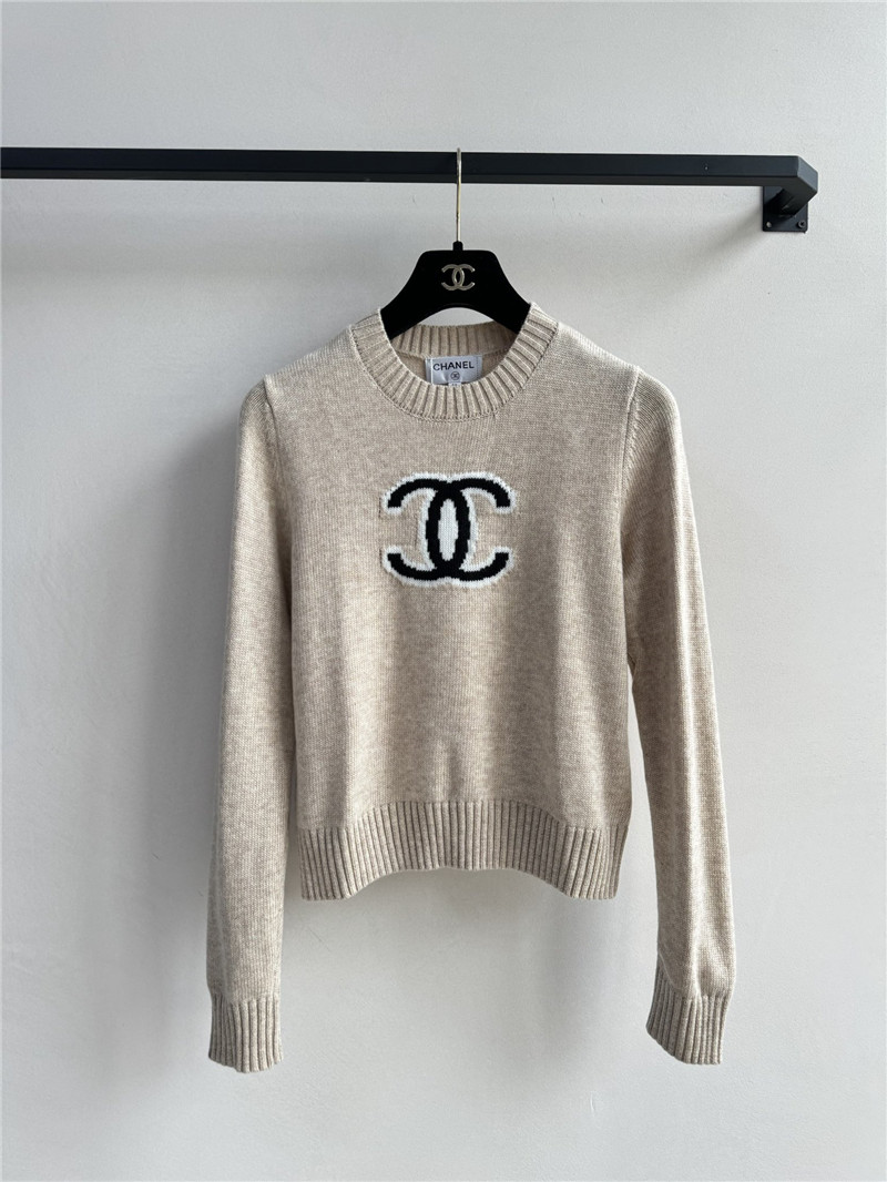 Ch**el black and white logo pullover
