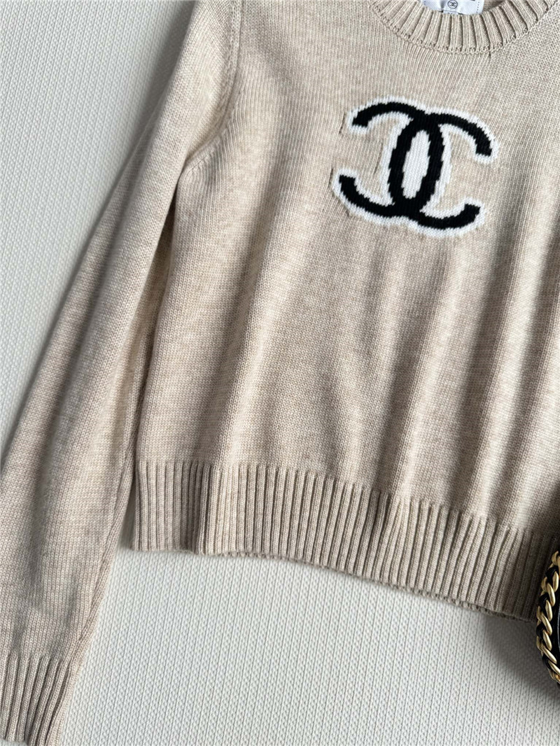 Ch**el black and white logo pullover