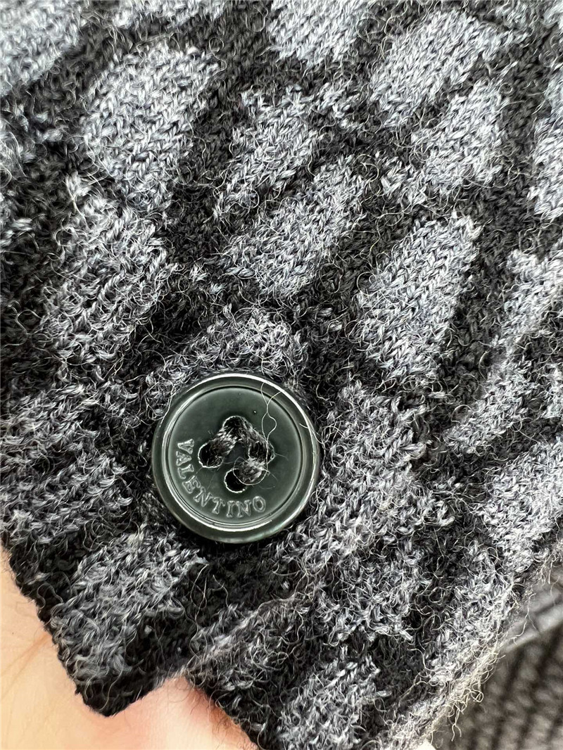 Va1e*ntin0 new cardigan replica clothing sites