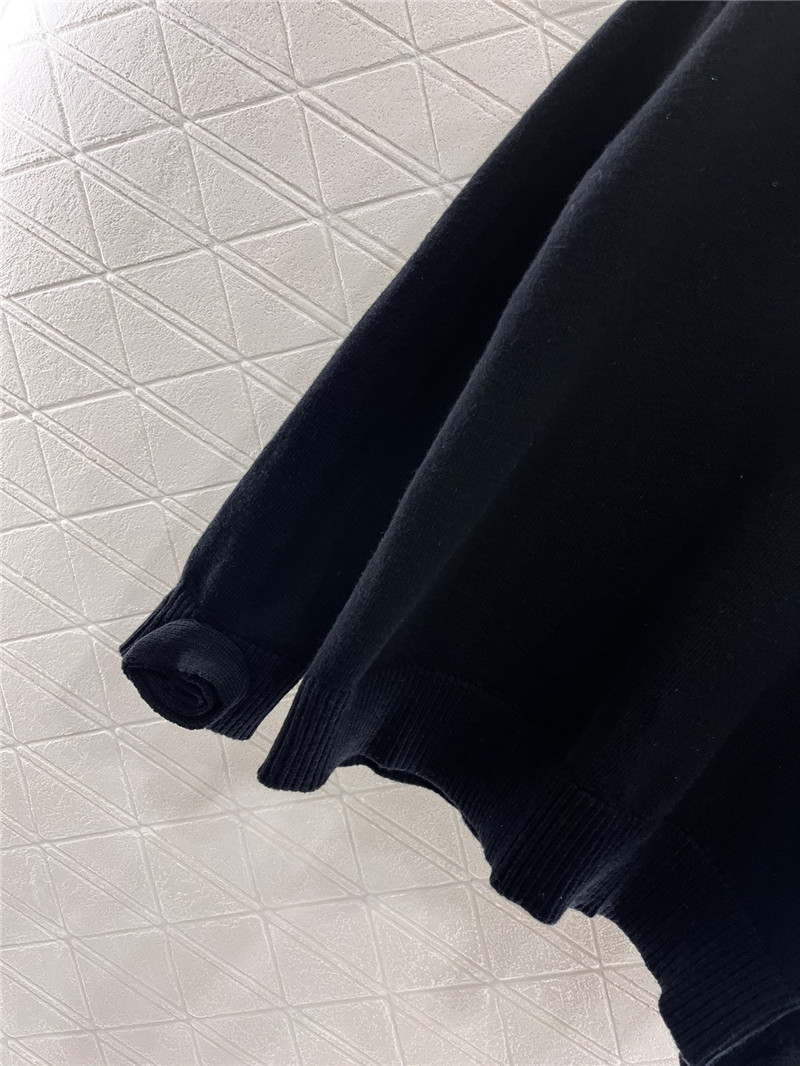 Va1e*ntin0 rose-appliqué cuffs knit sweater black