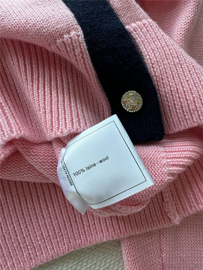 Ch**el v-neck crop trim cardigan pink/black