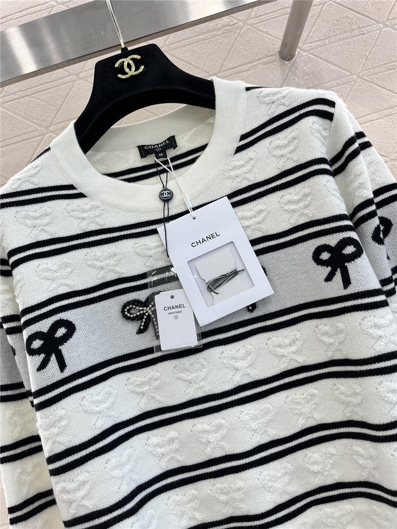Ch**el bow jacquard striped sweater black/white