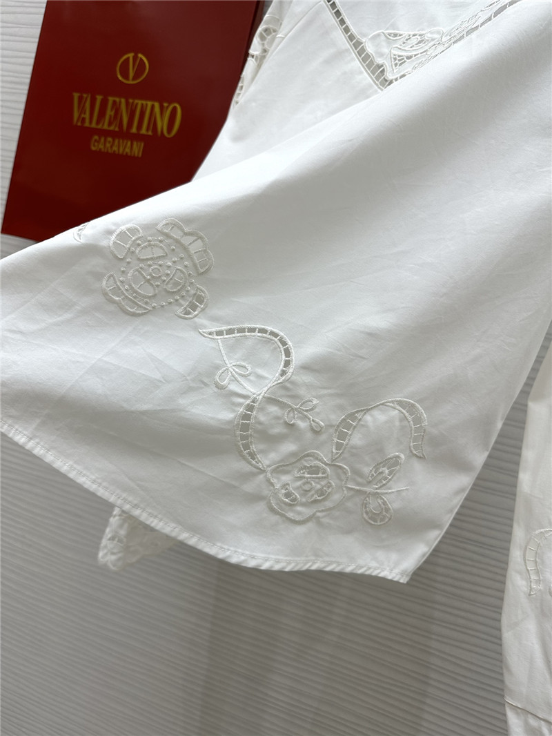 Va1e*ntin0 hollow embroidery round neck shirt replica clothing