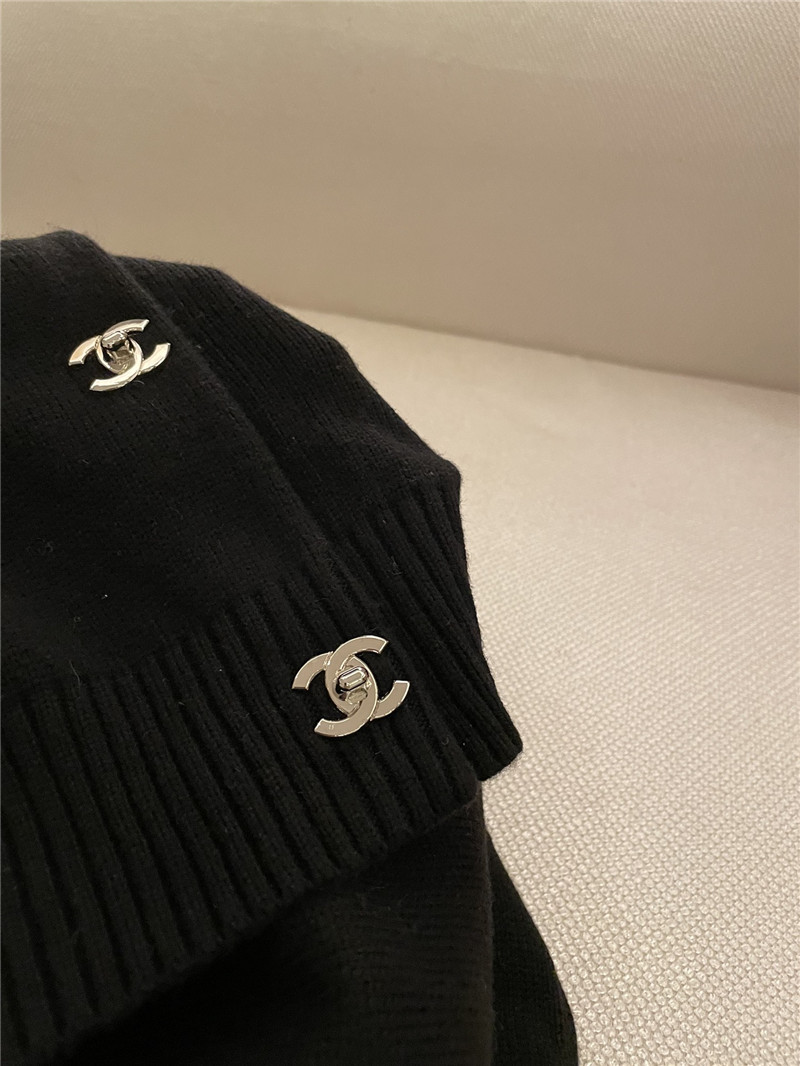 Ch**el trunlocks crop cardigan black