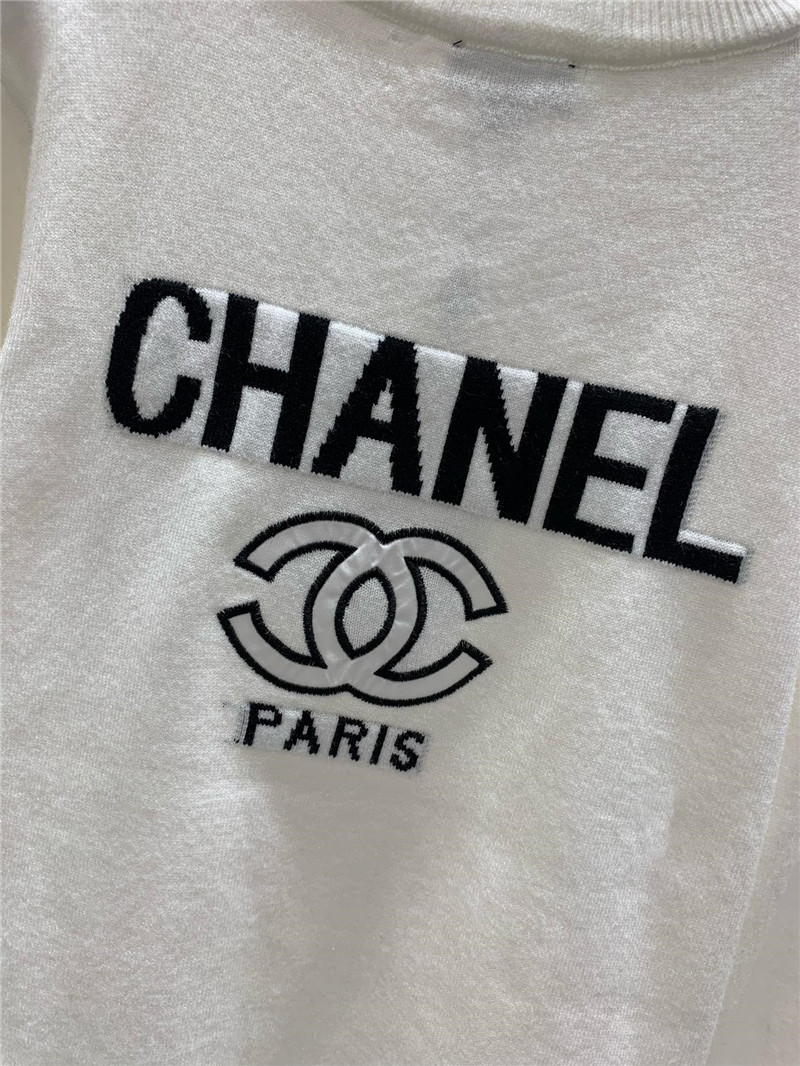 Ch**el logo-intarsia crewneck sweater white