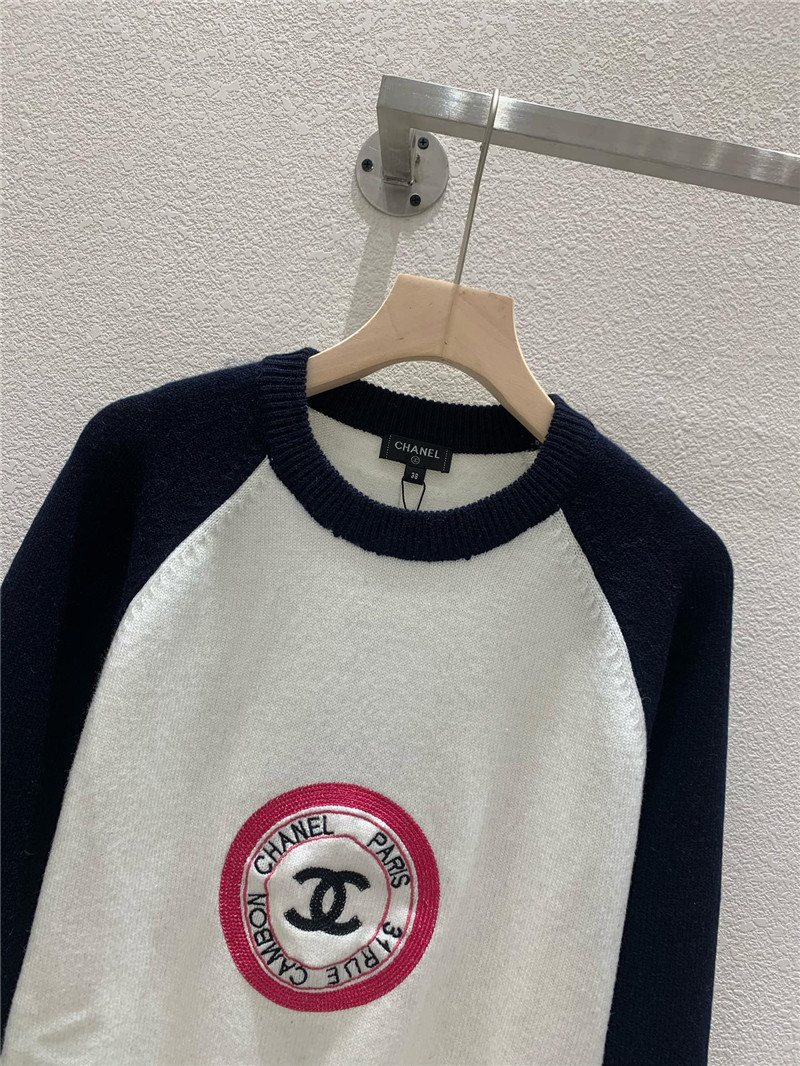 Ch**el embroidery raglan sleeves knit pullover black/white