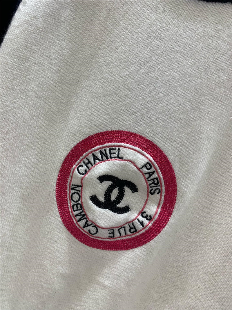 Ch**el embroidery raglan sleeves knit pullover black/white