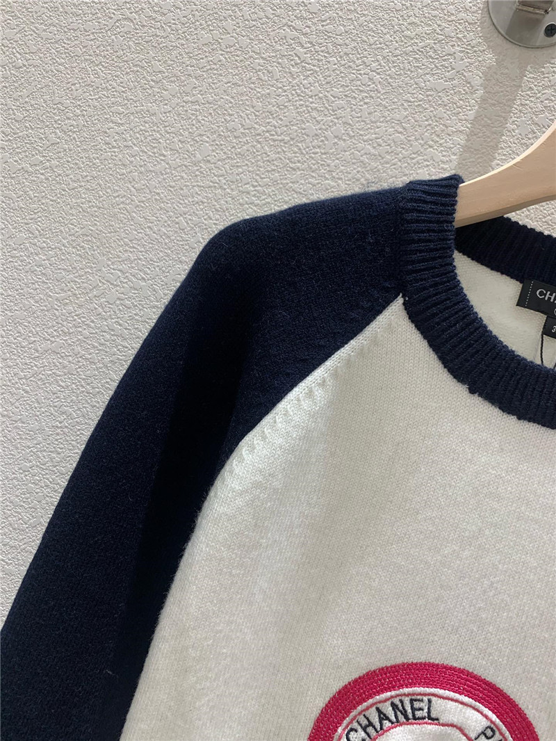 Ch**el embroidery raglan sleeves knit pullover black/white