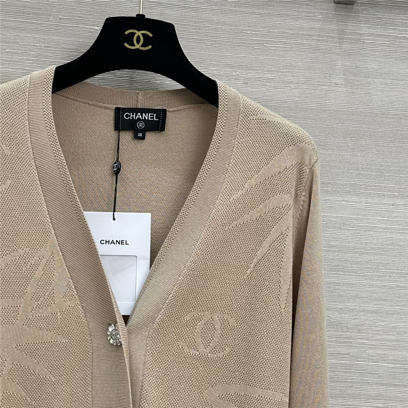 Ch**el crop jacquard v-neck cardigan beige