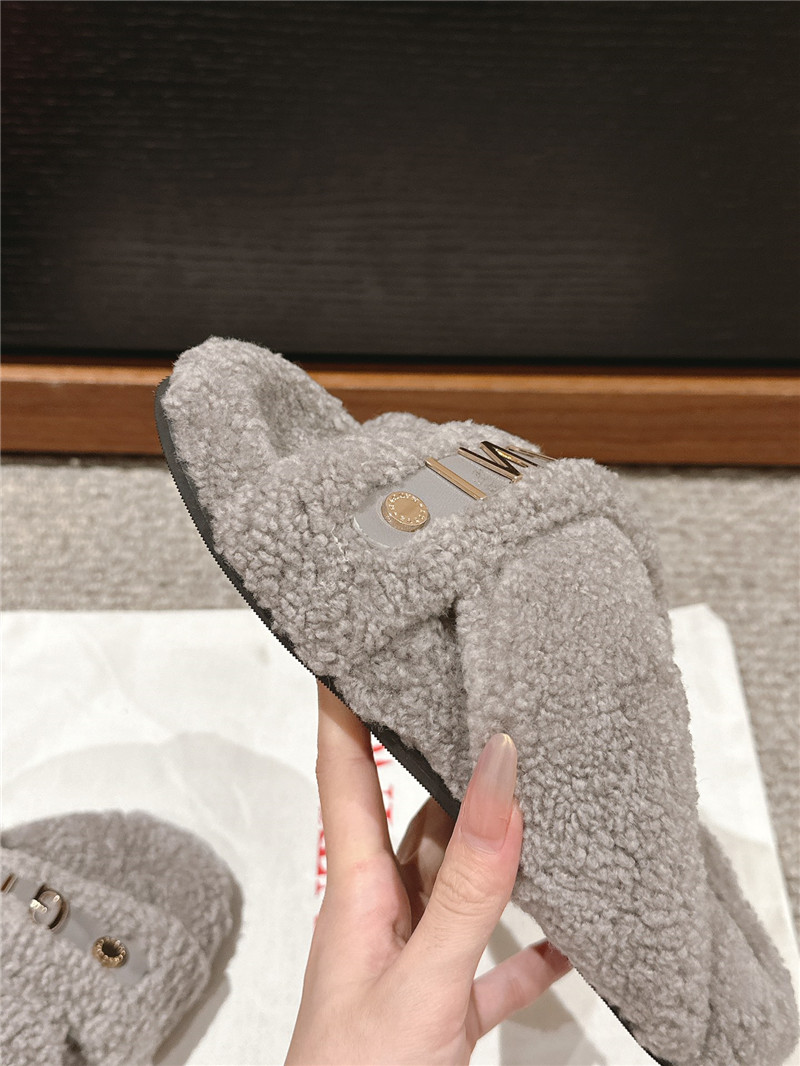 Va1e*ntin0 giovanni grey shearling slides