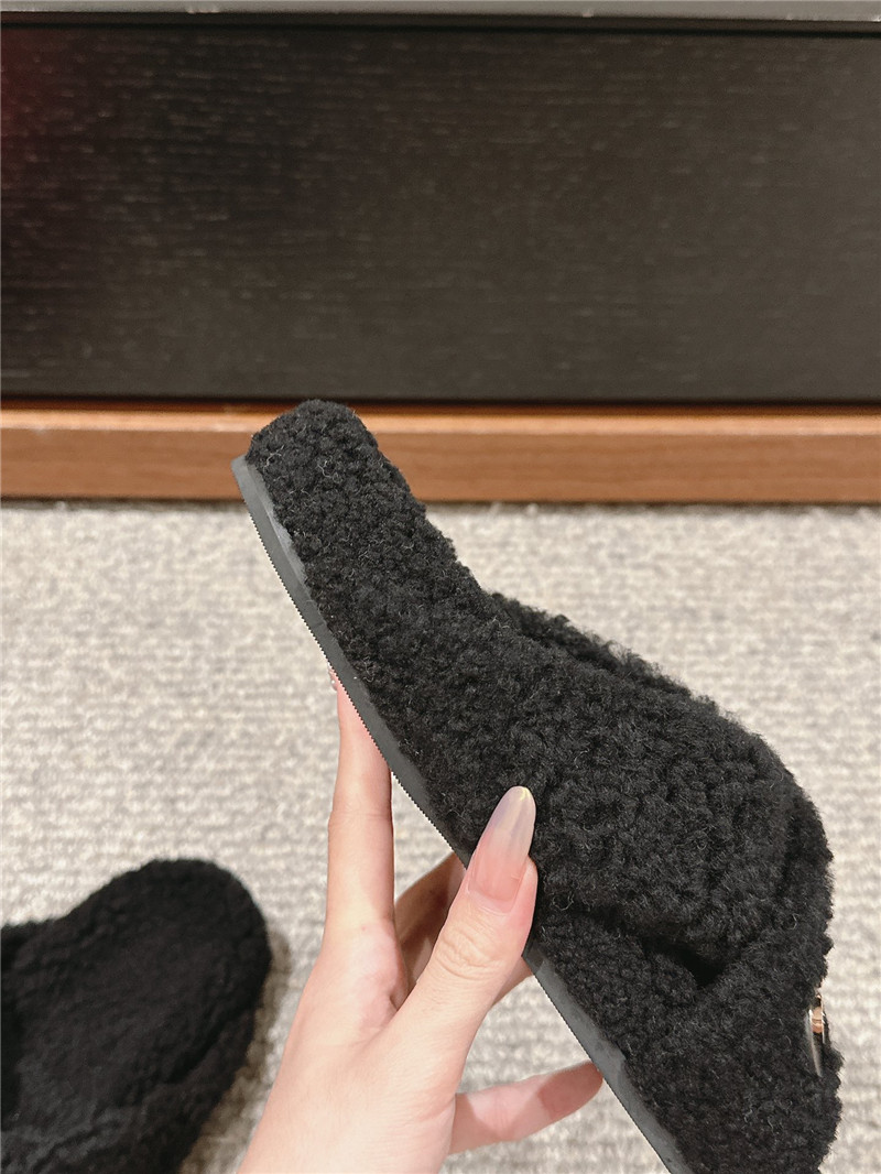 Va1e*ntin0 giovanni shearling slides black