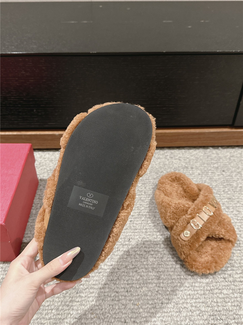 Va1e*ntin0 giovanni shearling slides brown