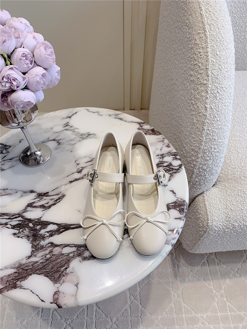 Miu Miu 25 Leather Mary Jane Pumps Neutral