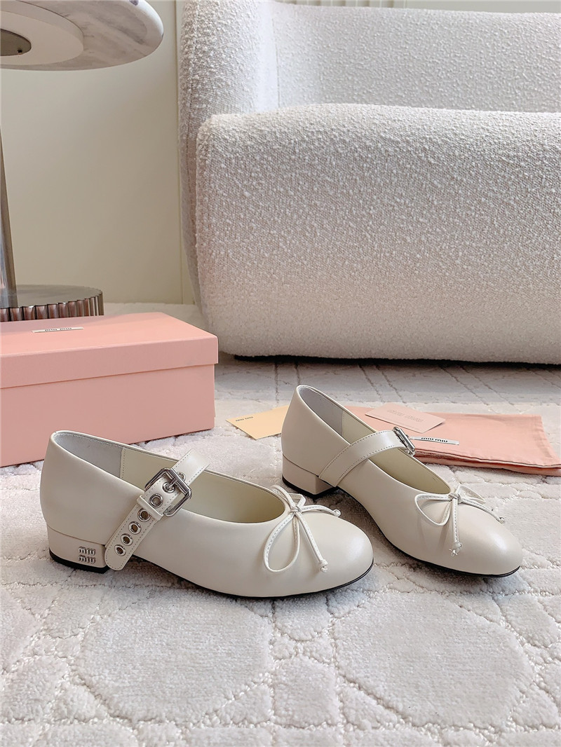 Miu Miu 25 Leather Mary Jane Pumps Neutral