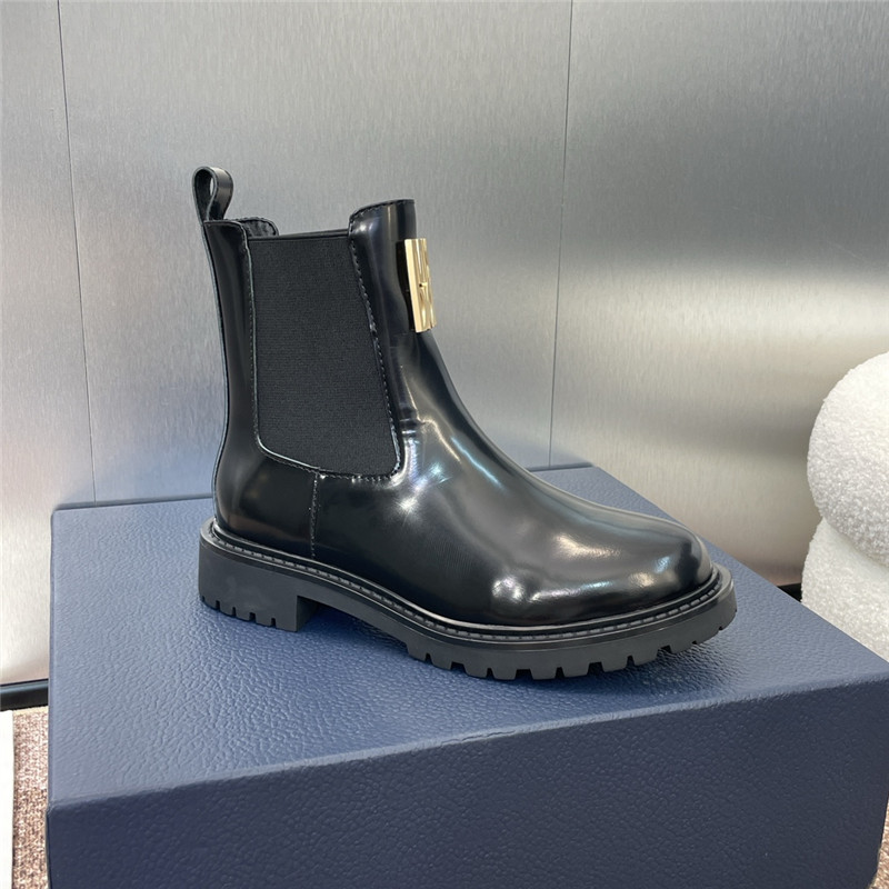 D10r patent leather chelsea boots
