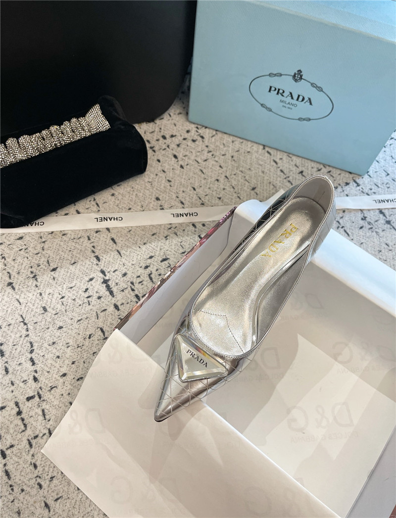 Pra*a triangle logo silver brushed leather pumps