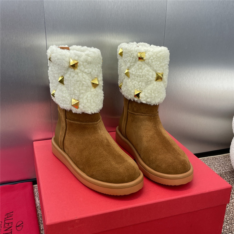 Va1e*ntin0 brown shearling studs suede ankle boots
