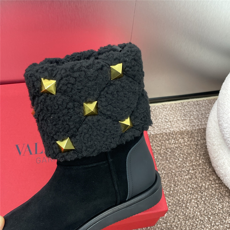 Va1e*ntin0 shearling studs suede leather ankle boots