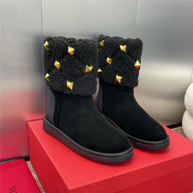 Va1e*ntin0 shearling studs suede leather ankle boots