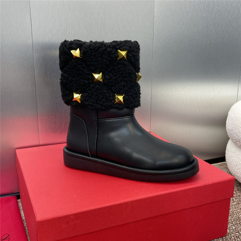 Va1e*ntin0 roman studs leather ankle boots